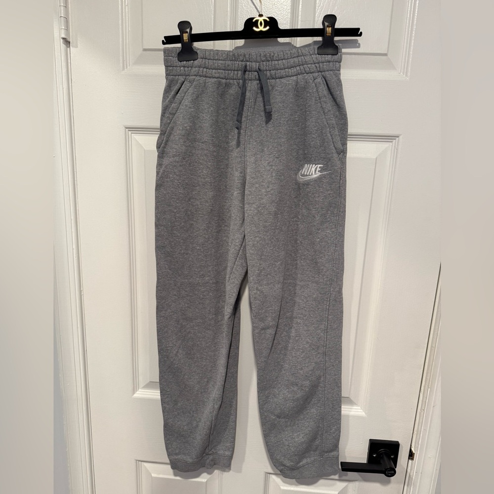 Nike Sweatpants Grey Kids Size XL Joggers Athletic Cuffed Lounge Pants Pockets
